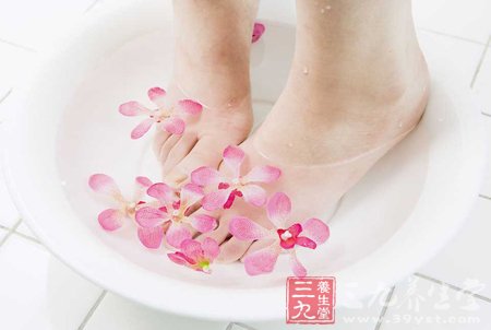 &ldquo;寒从底来&rdquo;冬季护脚是关键