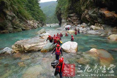 溯溪讓你體驗(yàn)不同的戶外姿勢(shì)