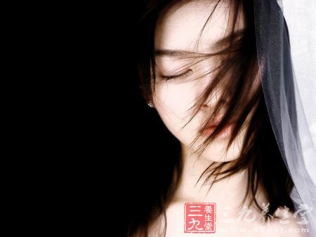 冬季正确护发 静电远离你的“烦恼丝”