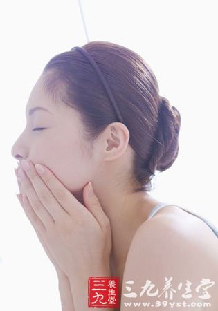 给肌肤“喝饱水”让你比同龄人更年轻