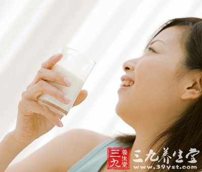 8杯水不可靠 专家教你如何科学饮水
