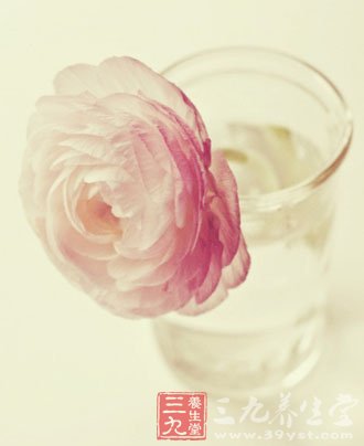 基本特征一、二、三:高学历、高收入、高年龄 基本特征一、二、三:高学历、高收入、高年龄