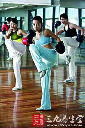 有氧搏击操 修身养性又瘦身(5)