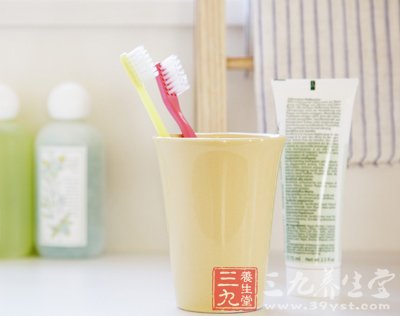 牙齿保健常识 正确刷牙应避开这些误区