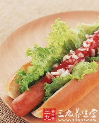 亚硝酸盐惹祸 常吃热狗易患大肠癌