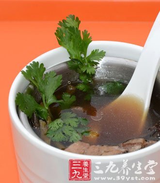 注意 吃盐要适量过食易长皱纹