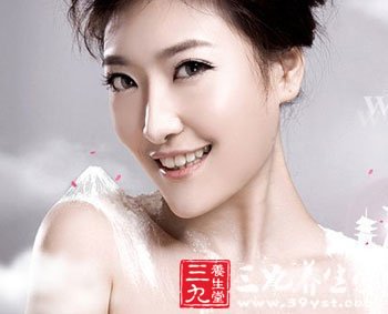 刮痧注意事项:刮痧后应避风多喝热水