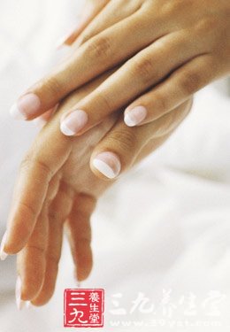 如何养出健康润泽指甲
