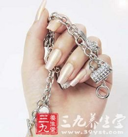 指甲小月牙引发健康大问题