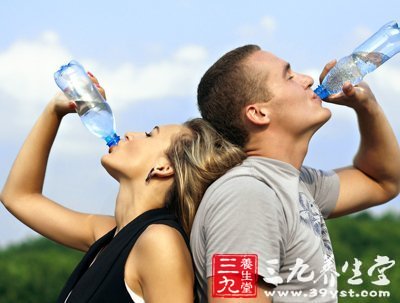惊 八大“自残型”喝水方法要了你的命