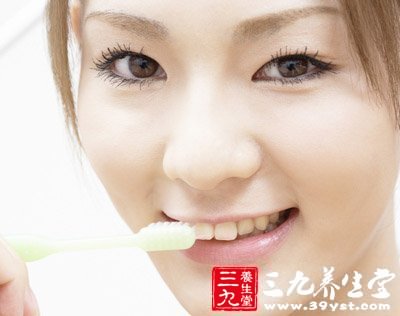 正确刷牙很重要 3大刷牙误区女人勿进