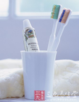 牙齿保健常识 正确刷牙应避开这些误区