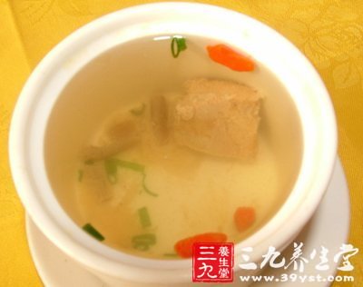 五類人群喝雞湯 進(jìn)補(bǔ)不了反致病