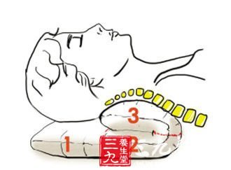 枕头卷起来睡护颈