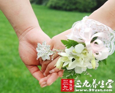 冬季手脚易干裂 六妙招防治效果好