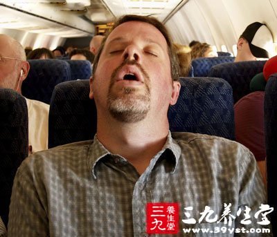 打呼噜可能是睡眠呼吸暂停综合症的危险信号