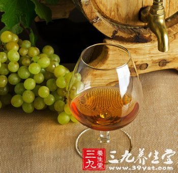 紅酒對女人的九大養(yǎng)生功效