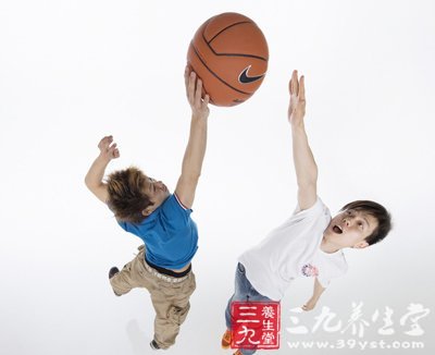 三九养生堂-春季打篮球 做好热身不伤身