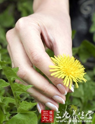 四步 预防季节性手脚脱皮