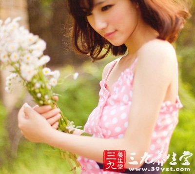 <em>头发</em>干枯易脱 六个小细节看你身体缺什么(6)-三