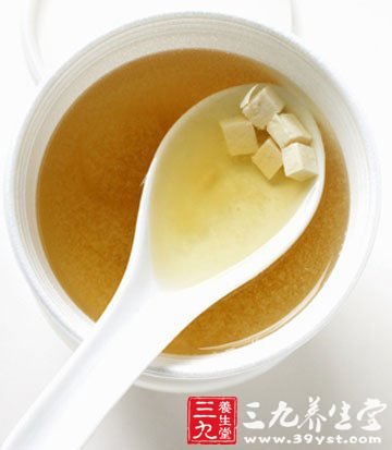 喝茶加按摩调理肠胃 预防夏日疾病