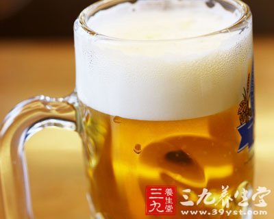 夏日喝啤酒配海鲜 小心“吃”走你生命