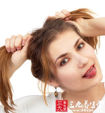 美发编辑支招 夏季护理头发洗头频率加倍(5)-三