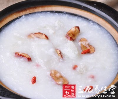 夏季養(yǎng)生食譜 潤肺美膚試試百合粥