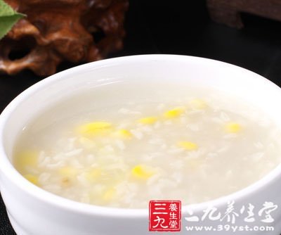 夏季養(yǎng)生食譜 潤肺美膚試試百合粥