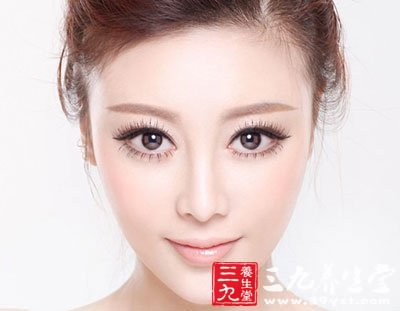 美丽女人“天敌” 脸上皱纹长哪最不安全