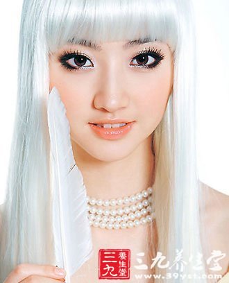 从白<em>头发</em>看健康 白发长哪最不好_艾灸养生_新