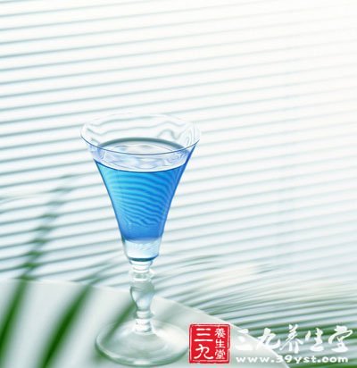 多喝水免著涼 夏季預(yù)防感冒秘訣