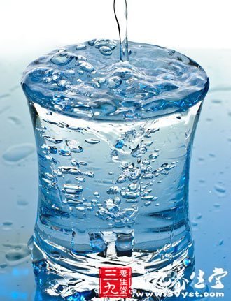 曝冰露桶装水变酸水(4)