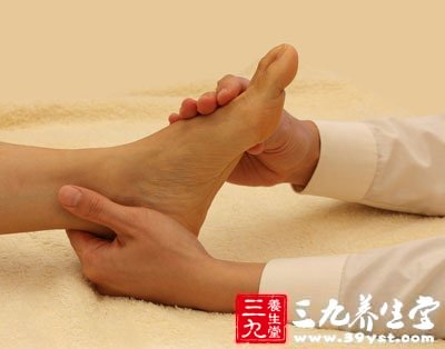 七按压脚根