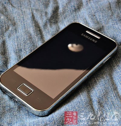 手机隐藏细菌 数量堪比马桶