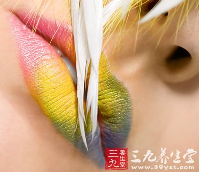 烂嘴角未必是上火 不同人群的治疗法