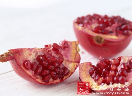 石榴功效多 口疮痢疾轻松除