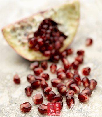 石榴功效多 口疮痢疾轻松除