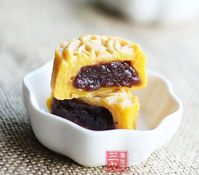 中秋养生 试试南瓜豆沙月饼