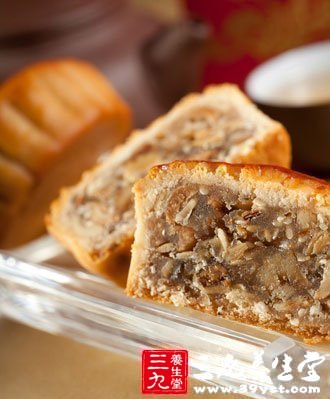 25小伙狂吃月饼瘫痪-三九养生堂