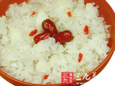 秋季養(yǎng)生 養(yǎng)肺補(bǔ)臟粥的做法