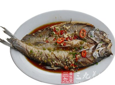 煎鱼保护鱼皮的小技巧