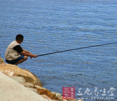 冬季釣魚 輕松“冰釣”鯽魚的小竅門