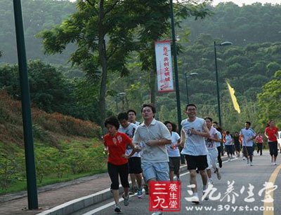 大学生跑完千米猝死 长跑应该注意些什么(3)