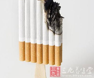三九养生堂-男子吸烟全家肺癌 瘾君子如何排