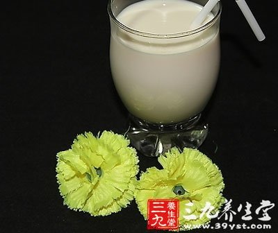 营养早餐搭配 酪梨牛奶