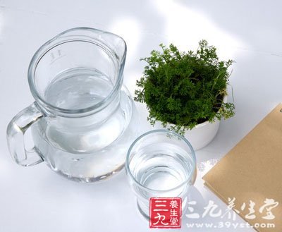 营养专家20年不喝自来水 喝什么水才健康