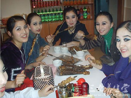 羊肉串使用猫肉鼠肉 路边烧烤知多少(3)