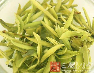 黄茶与绿茶制作过程大的不同就在于闷堆