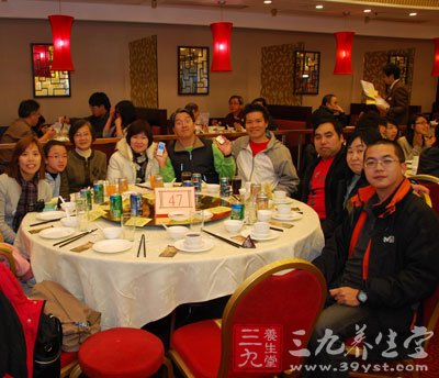 中餐礼仪 圆桌如何安排座位-中餐礼仪之席位的排列 ...